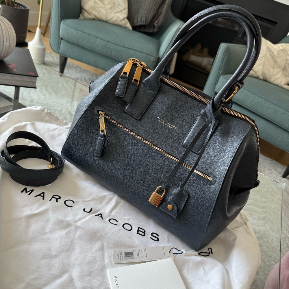 Marc Jacobs Navy Satchel w/Gold Accents

Never used
14”L x 10”H x 9”W
40” strap